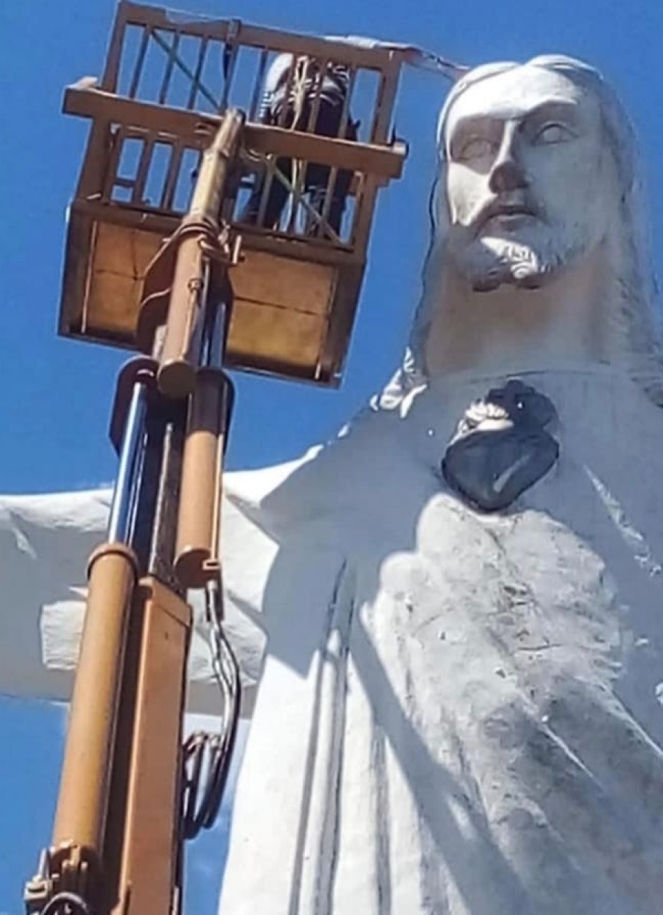Imagem do Cristo Redentor está sendo revitalizada através de uma parceria entre a prefeitura e colaboradores