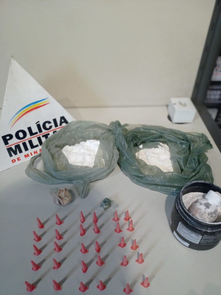 Suspeito de envolvimento no tráfico de drogas é preso pela Polícia Militar em Divinópolis