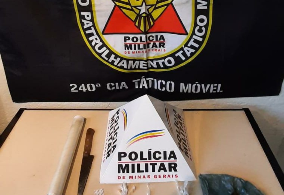 Polícia Militar prendeu um homem e apreendeu um adolescente acusados de tráfico de drogas em Divinópolis