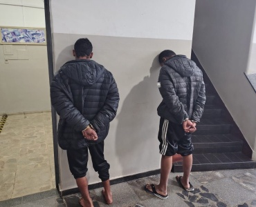 Jovens são detidos após conduzirem veículo automotor sob a influência de álcool e de substância psicoativa com potencial de causar dependência.