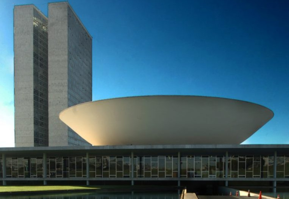 Maioria dos deputados federais mineiros não responderam se são favoráveis a cassar o mandato do presidente Bolsonaro