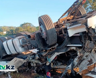 Motorista morre após capotamento de caminhão na BR-262, em Nova Serrana