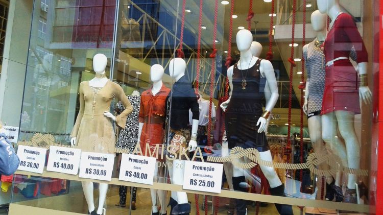 Procon de Pará de Minas orienta lojistas sobre obrigatoriedade de expor preços das mercadorias nas vitrines