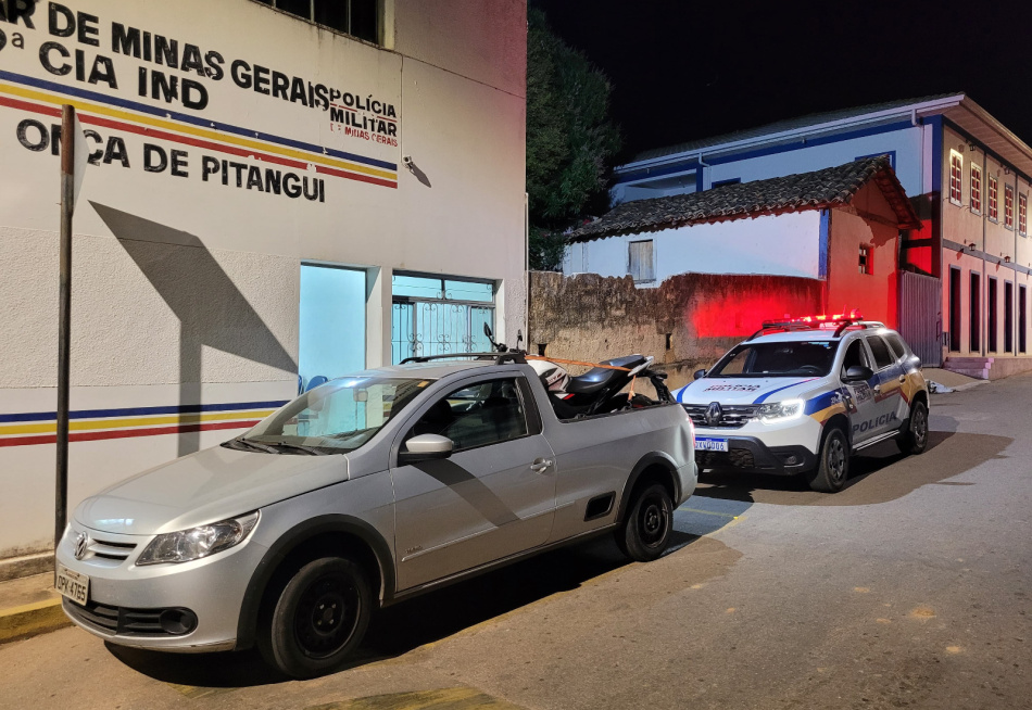 EM AÇÃO RÁPIDA PM RECUPERA EM ONÇA DE PITANGUI MOTOCICLETA QUE HAVIA SIDO FURTADA MINUTOS ATRÁS NO BAIRRO GRÃO PARÁ.