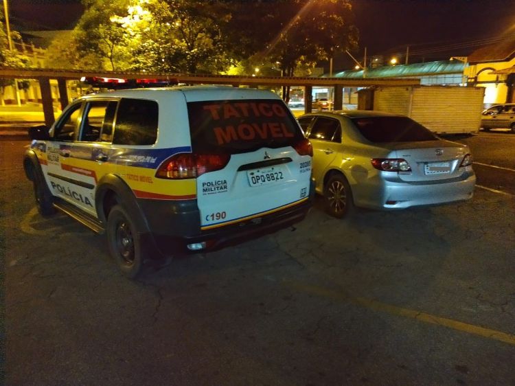 Polícia Militar apreende veículo roubado e clonado no bairro Grão Pará