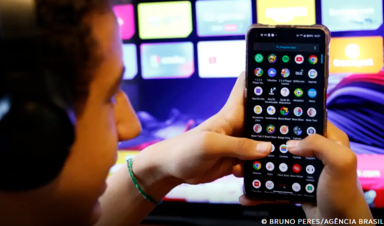 Aumenta o número de denúncias de pedofilia na internet feitas pelo Disque 100 no mês de agosto