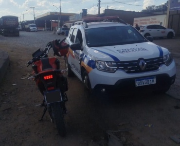 Igaratinga – Polícia Militar recupera motocicleta furtada e prende indivíduo por receptação e adulteração de sinal identificador de veículo