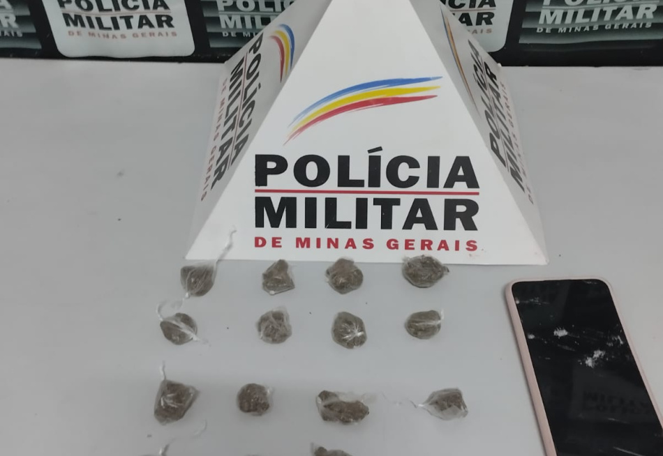 SUSPEITOS POR TRÁFICO SÃO PRESOS NO BAIRRO SANTOS DUMONT.