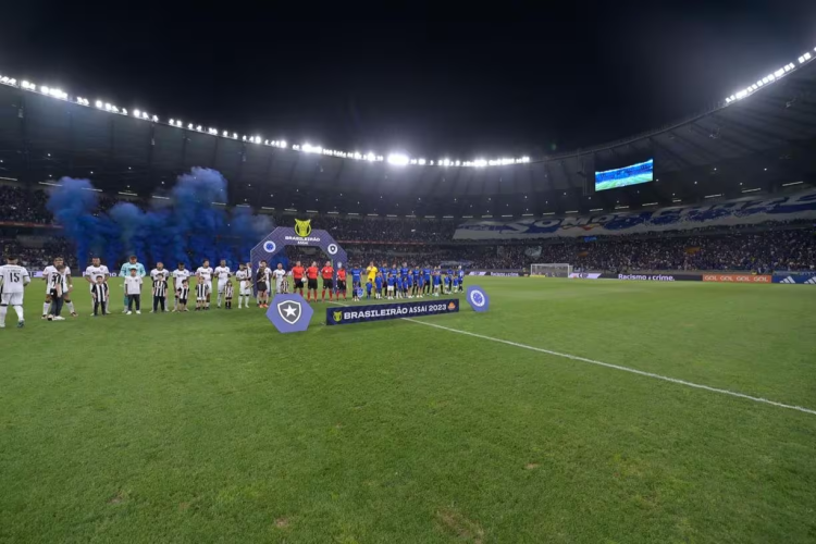 CRUZEIRO ENCERRA SEQUÊNCIA NEGATIVA EM RETORNO AO MINEIRÃO.