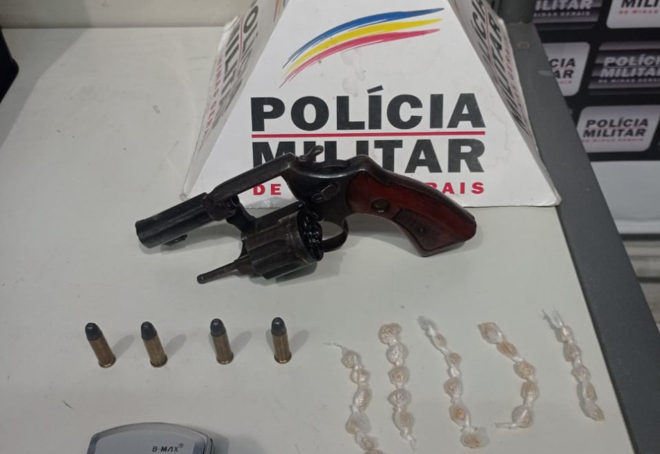 Adolescente de 17 anos é apreendido em Divinópolis suspeito por tráfico de drogas e porte ilegal de arma de fogo