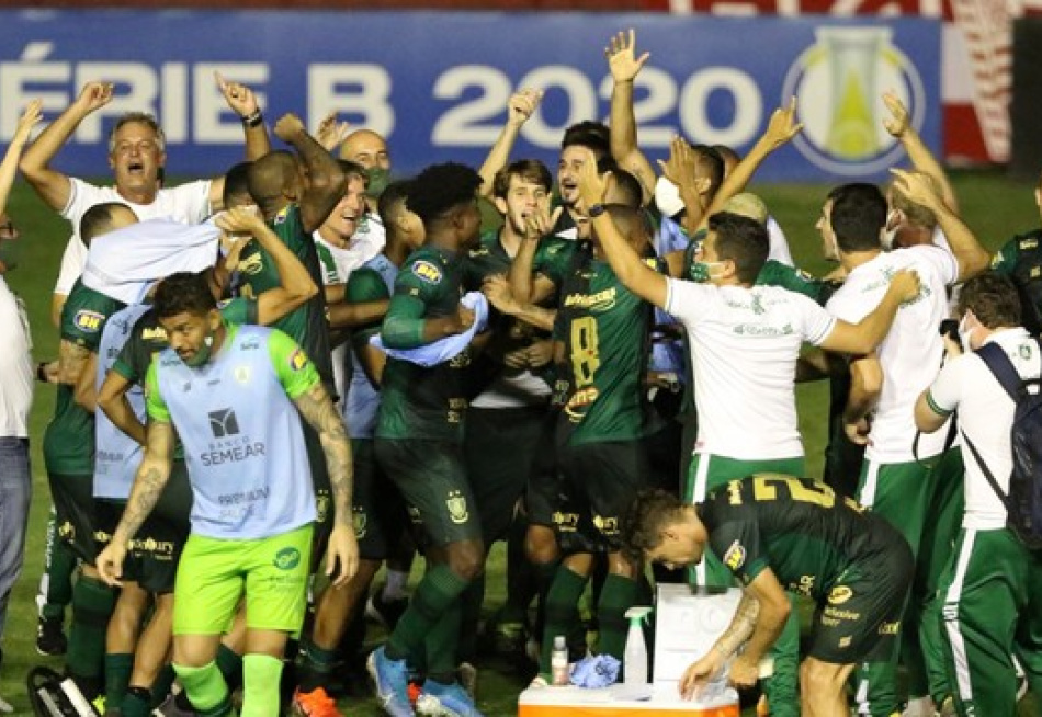 Empate com o Náutico garante acesso do América à Série A