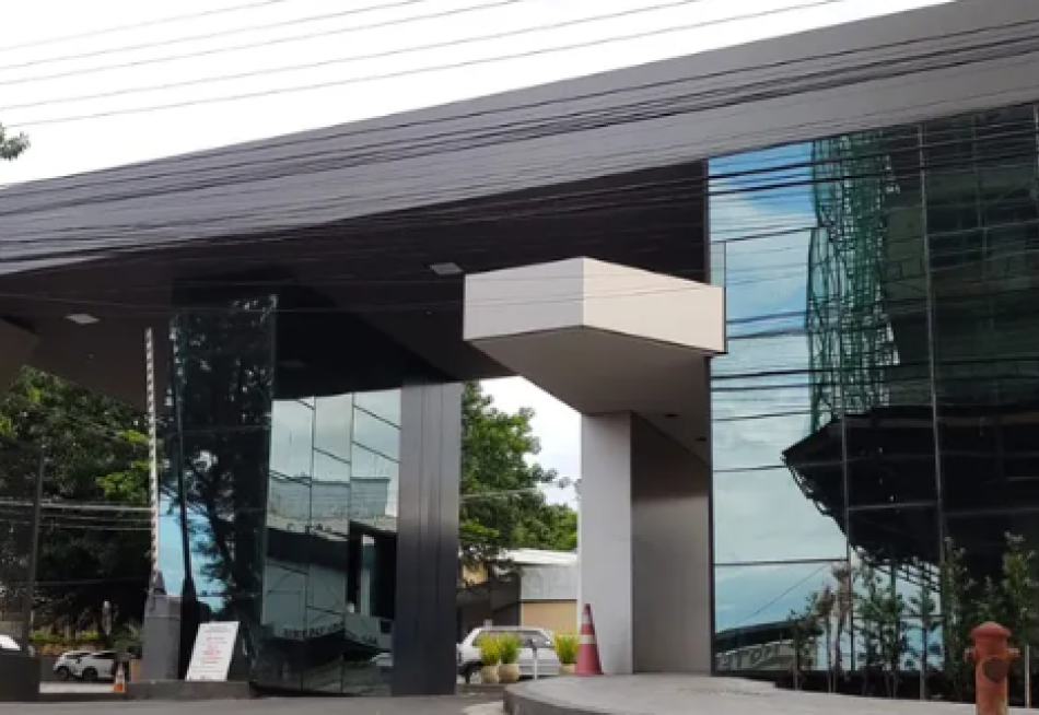 Jovem é atingido por disparos no peito e no pescoço dentro de academia em Divinópolis