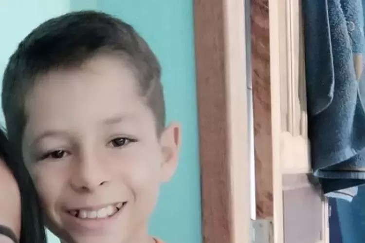 Atingido por bala perdida na noite de ano novo em Marataízes (ES) garoto de 10 anos é sepultado em Divinópolis