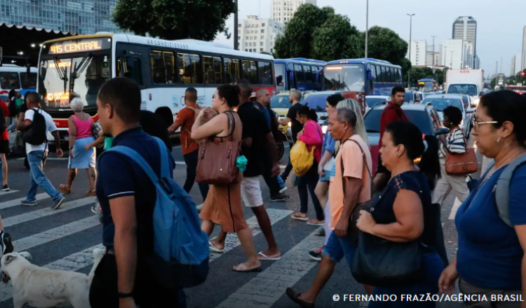 Relatório aponta redução de desigualdades no Brasil, mas persistem disparidades entre regiões, gêneros e grupos raciais