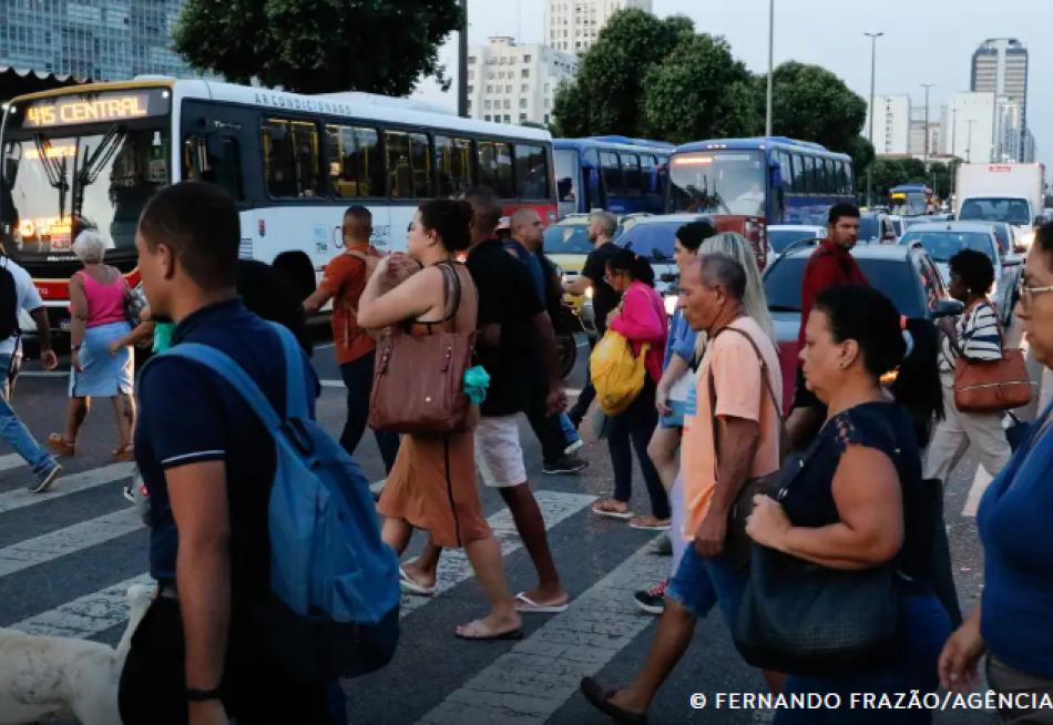 Relatório aponta redução de desigualdades no Brasil, mas persistem disparidades entre regiões, gêneros e grupos raciais