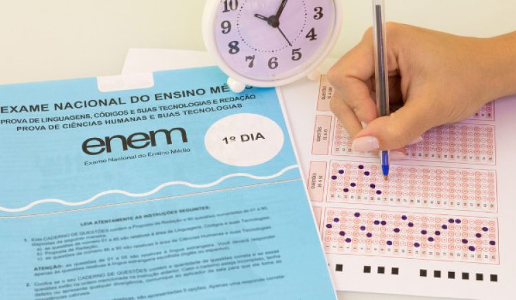 Milhões de estudantes realizam neste domingo as primeiras provas do Enem