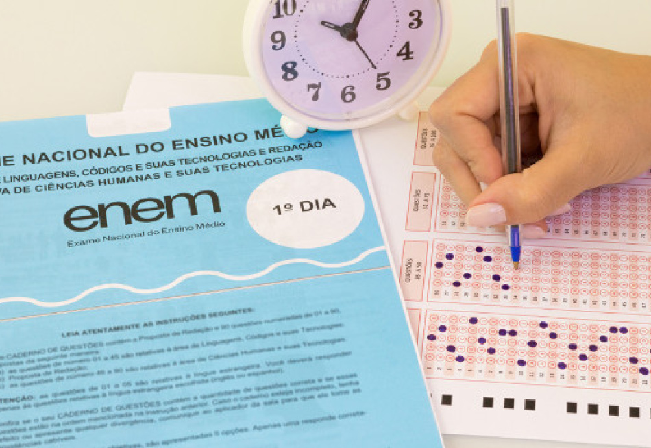 Milhões de estudantes realizam neste domingo as primeiras provas do Enem