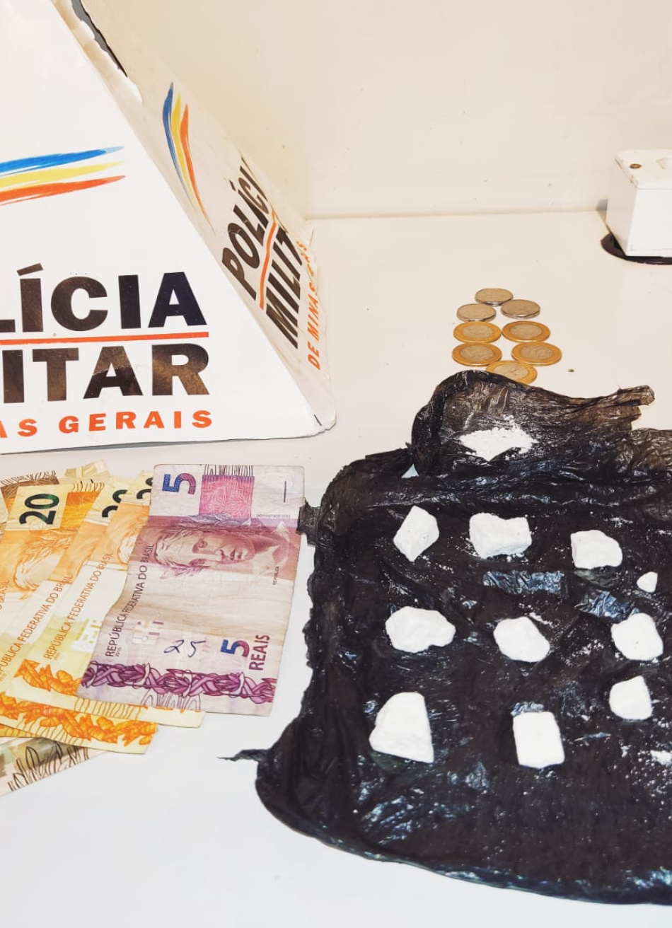 Rapaz é preso em Divinópolis com 14 porções de cocaína