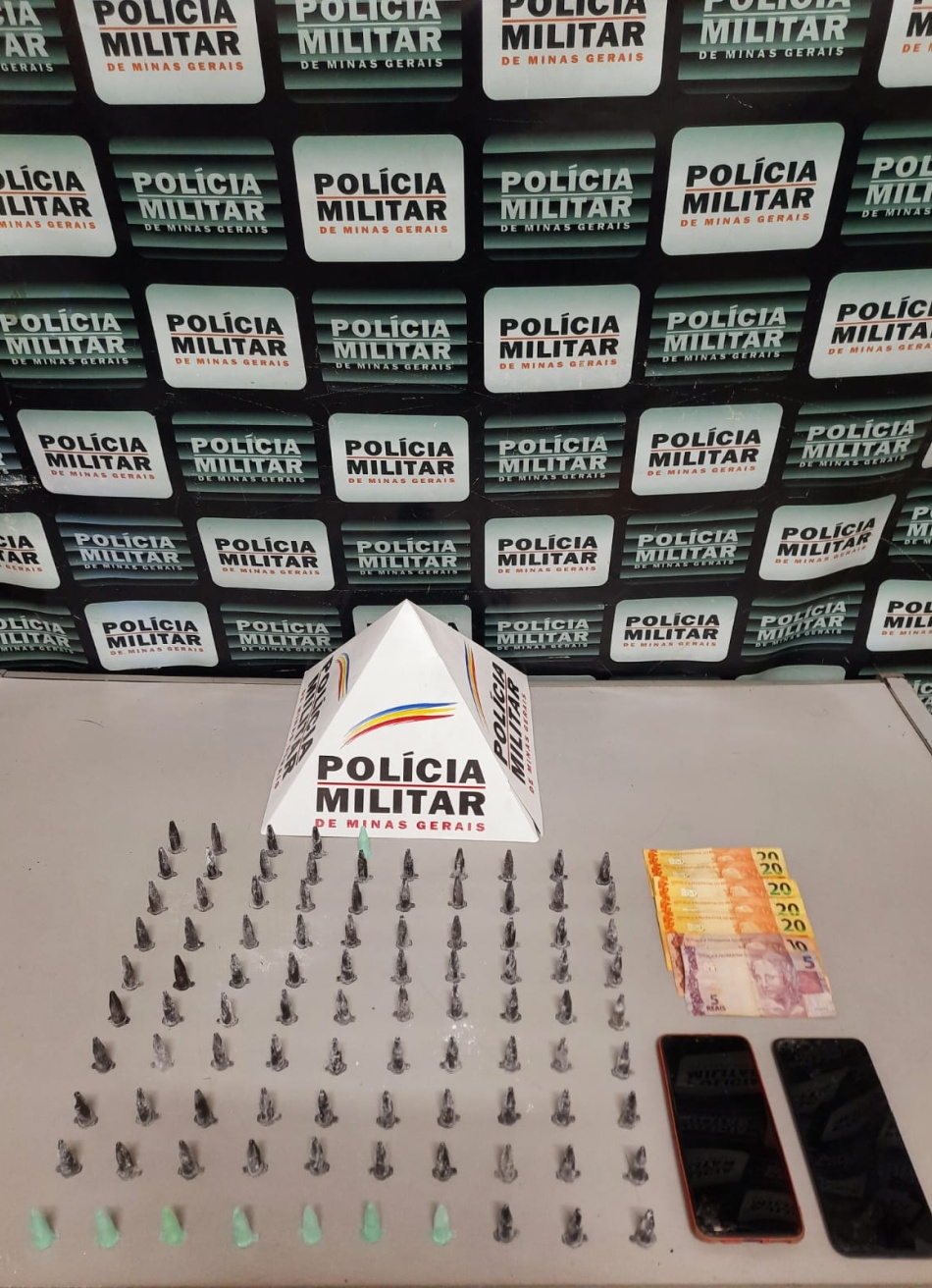 Trio é preso próximo ao Parque de Exposições com 95 pinos de cocaína, R$ 115,00 em dinheiro e dois celulares