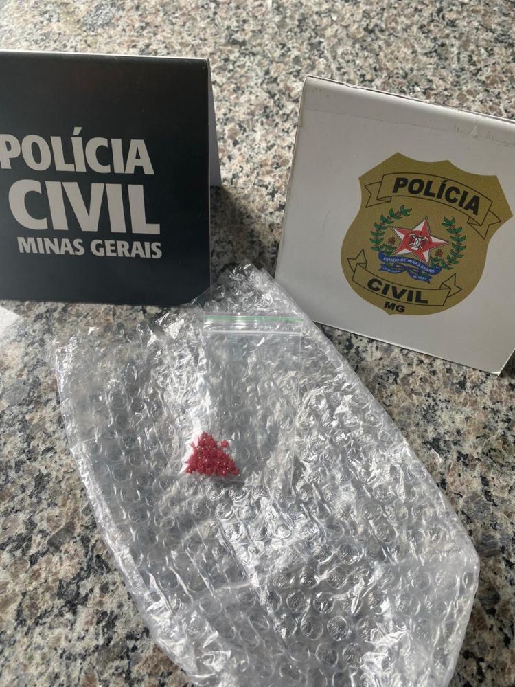 Polícia Civil apreende 50 pontos da droga sintética LSD em Formiga