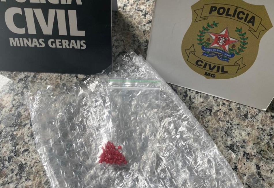 Polícia Civil apreende 50 pontos da droga sintética LSD em Formiga