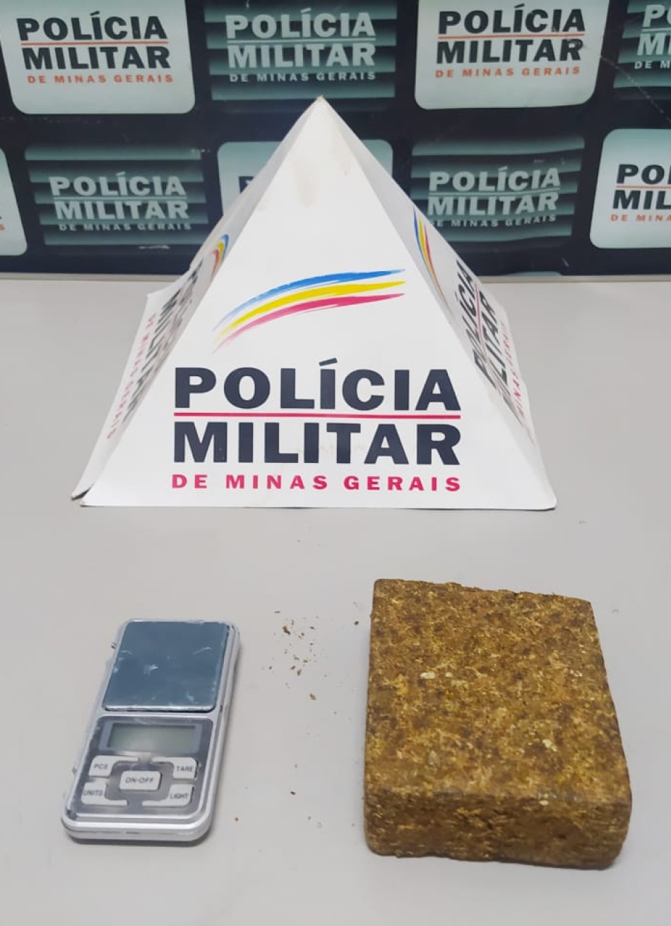 Polícia Militar apreende uma barra grande de maconha em uma casa no bairro Residencial Capanema