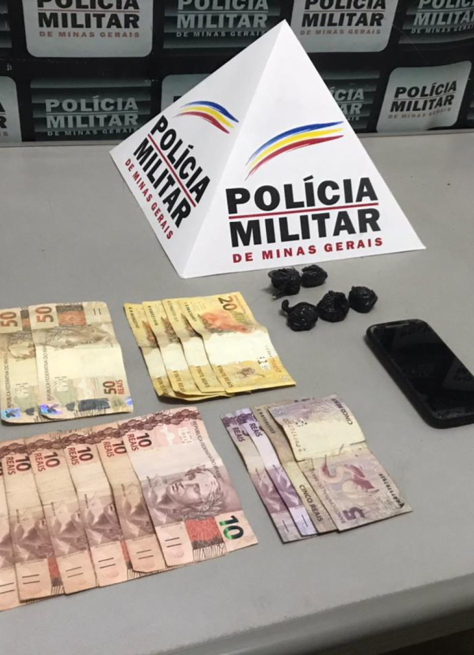 Polícia Militar prende rapaz acusado de tráfico de drogas no bairro Redentor, em Pará de Minas