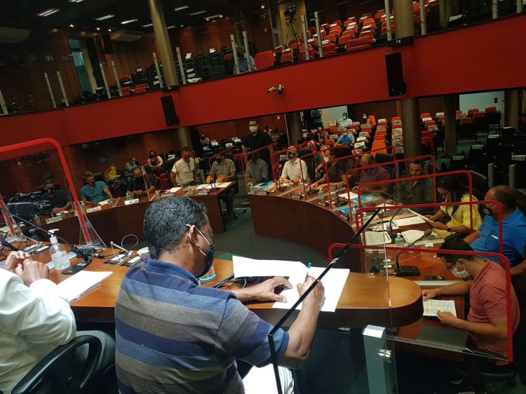 Quatro vereadores de Pará de Minas abrem mão do reajuste de 6,9% no salário