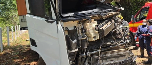 Colisão entre carretas na BR-352 resulta em morte em Pará de Minas