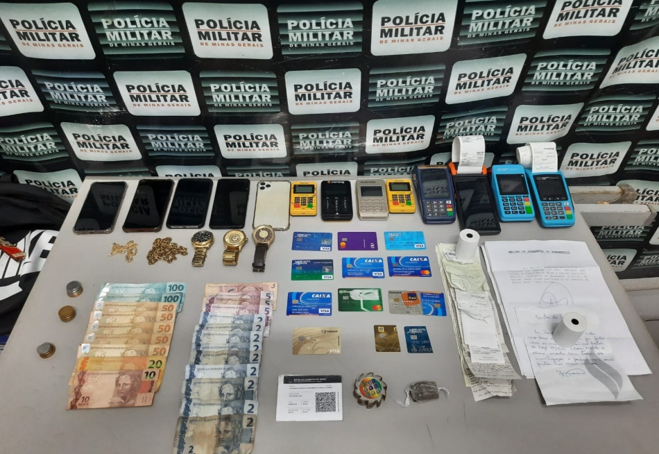 Polícia Militar prende trio acusado de aplicar golpe do cartão de crédito em Pará de Minas