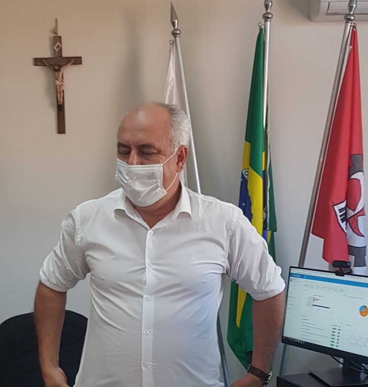 Elias Diniz comentou sobre a liberação do uso de máscaras em ambientes abertos de Pará de Minas e disse que ainda não é momento de relaxar