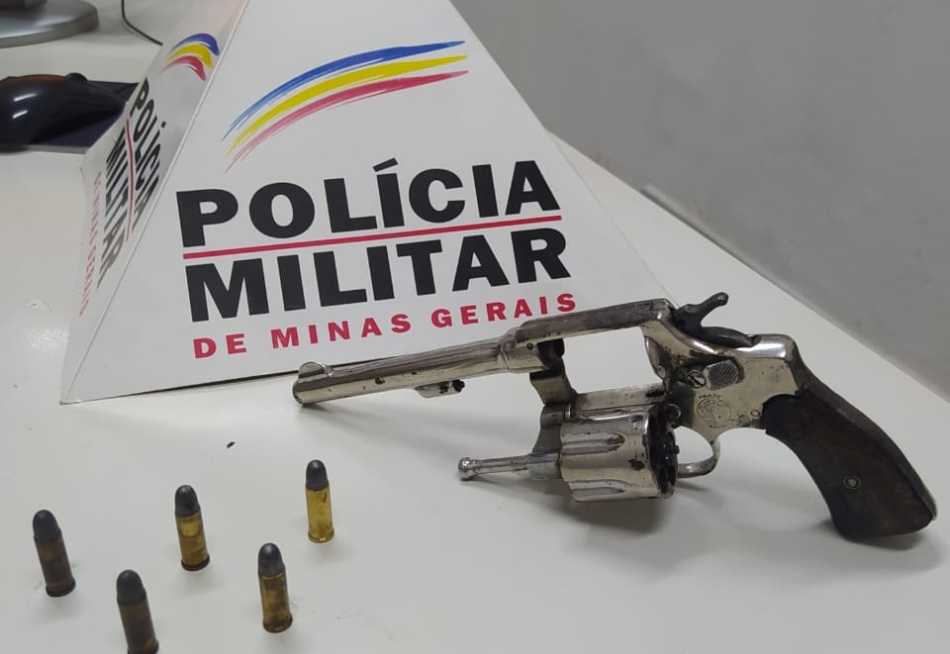 Após ser denunciado pelo filho, homem é preso em Antunes por porte ilegal de arma de fogo