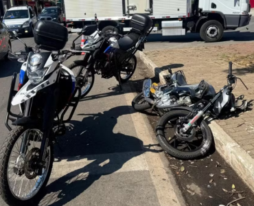 Adolescente colide moto com caminhão ao tentar escapar da Guarda Civil Municipal em Minas Gerais