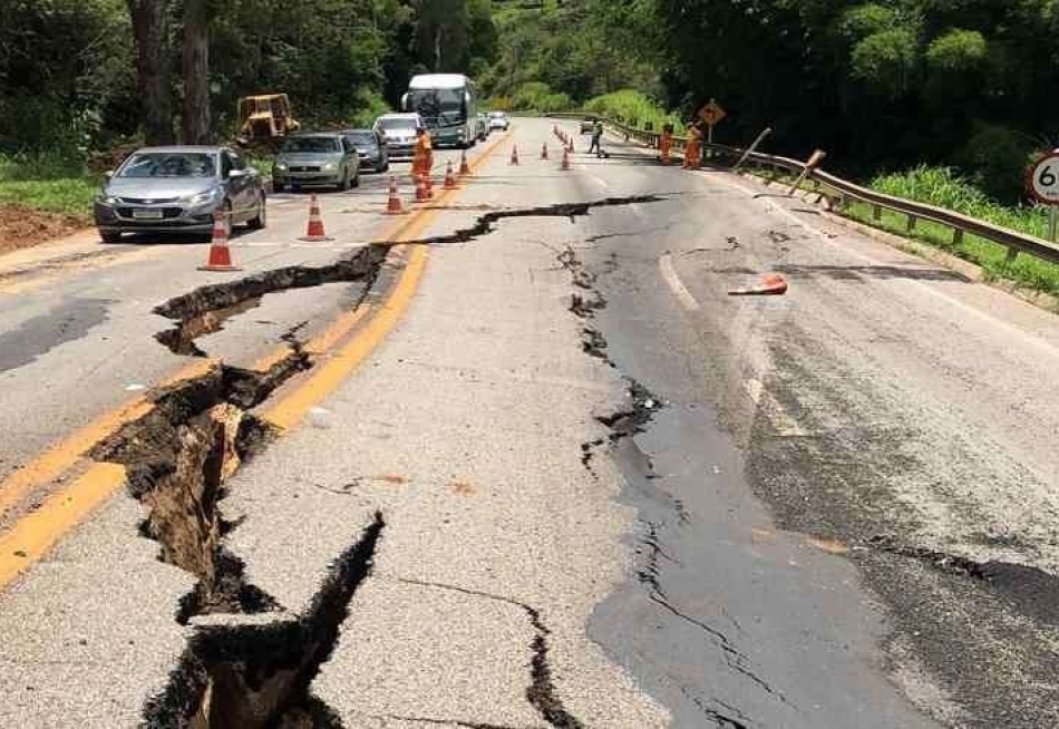 Rodovia MG 050 em Juatuba está interditada para obras de recuperação