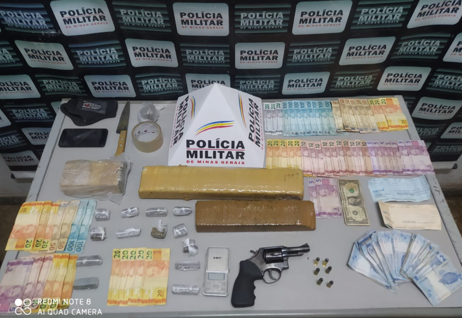 Dupla é presa em Pará de Minas acusada de tráfico de drogas e porte ilegal de arma de fogo