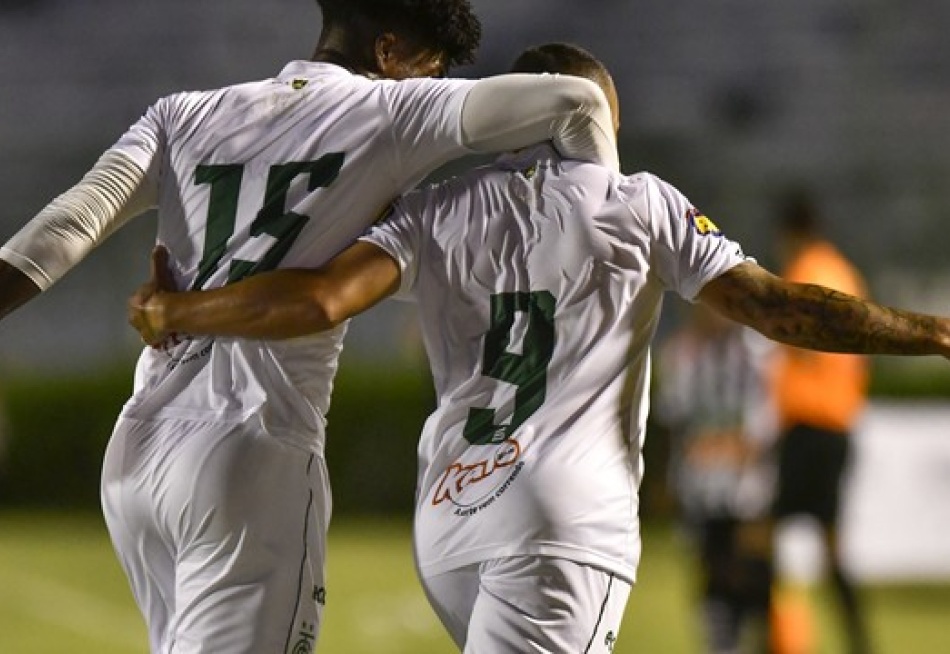 América vence o Athletic Club e lidera o Campeonato Mineiro