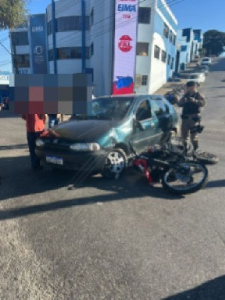 PM registra acidente de trânsito com vítima na Avenida Professor Melo Cançado.