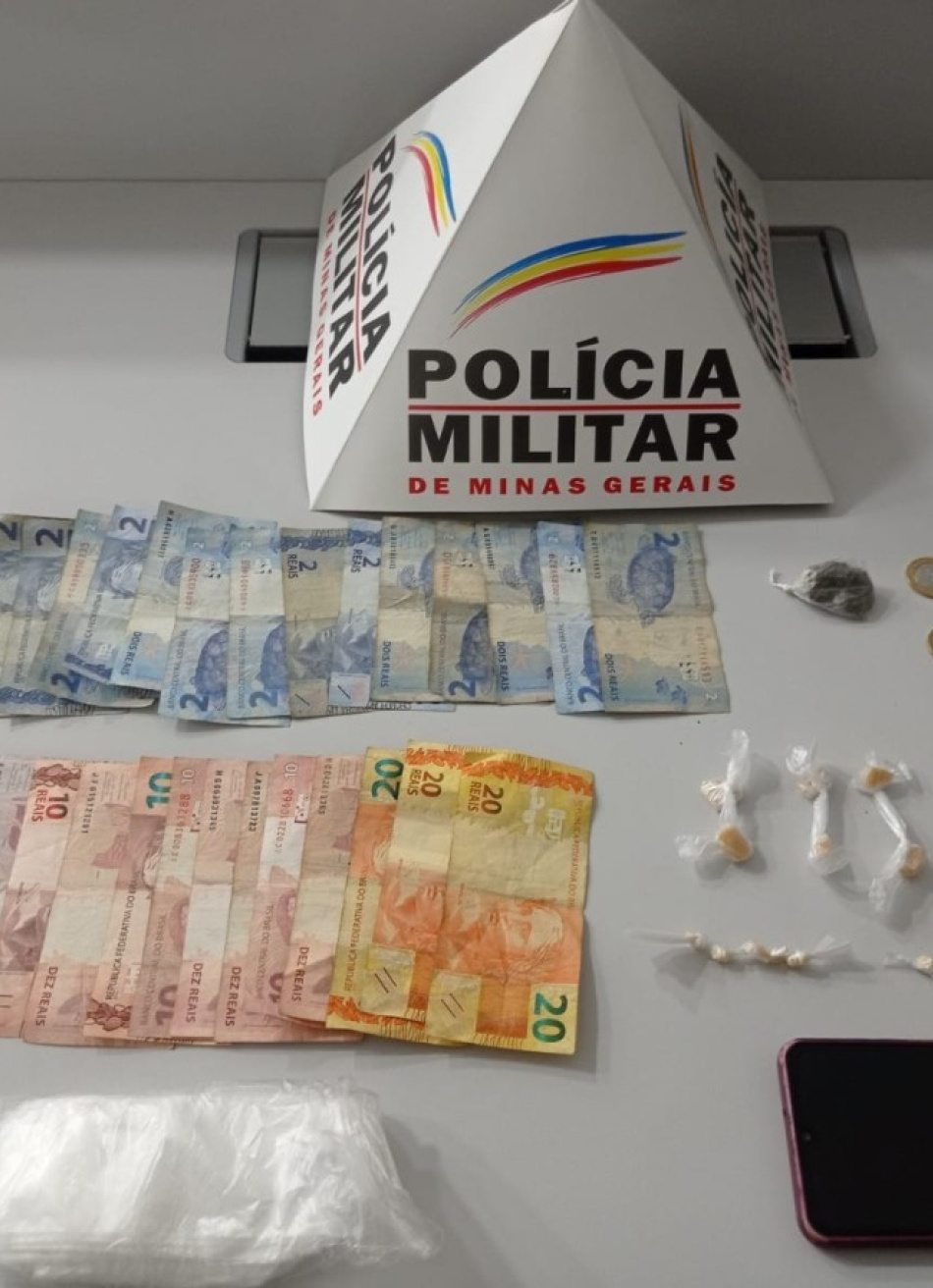 PM apreende drogas no bairro Padre Libério.