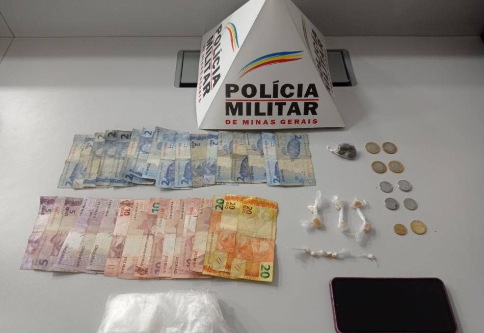 PM apreende drogas no bairro Padre Libério.