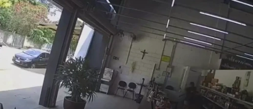 Homem é baleado dentro de loja de acessórios automotivos em Divinópolis