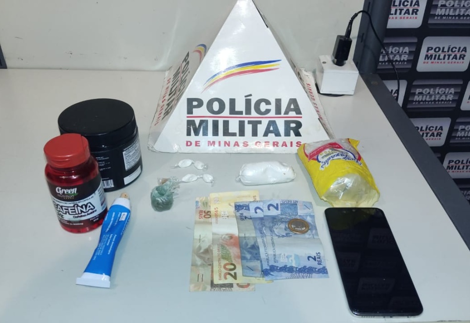 Rapaz de 23 anos é preso em Divinópolis acusado de envolvimento com o tráfico de drogas