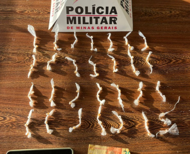 Homem é preso e 85 porções de entorpecentes são apreendidas pela Polícia Militar em Perdigão