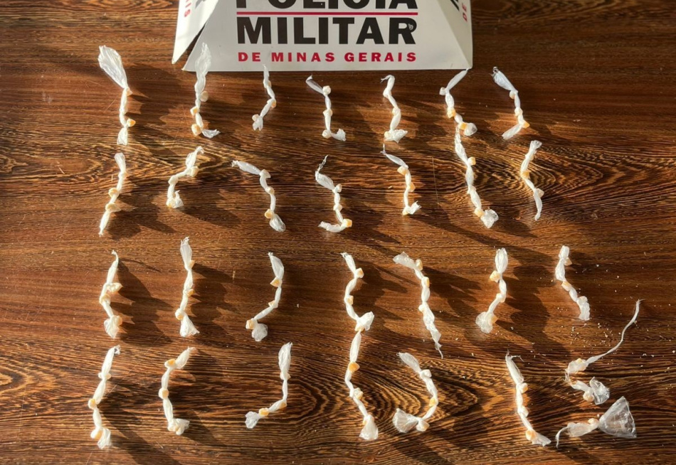 Homem é preso e 85 porções de entorpecentes são apreendidas pela Polícia Militar em Perdigão