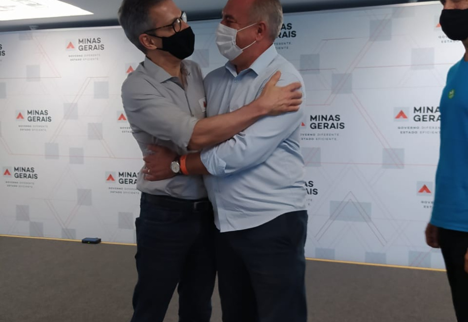 Pará de Minas recebeu 1.807 kits para a microchipagem de cães e gatos