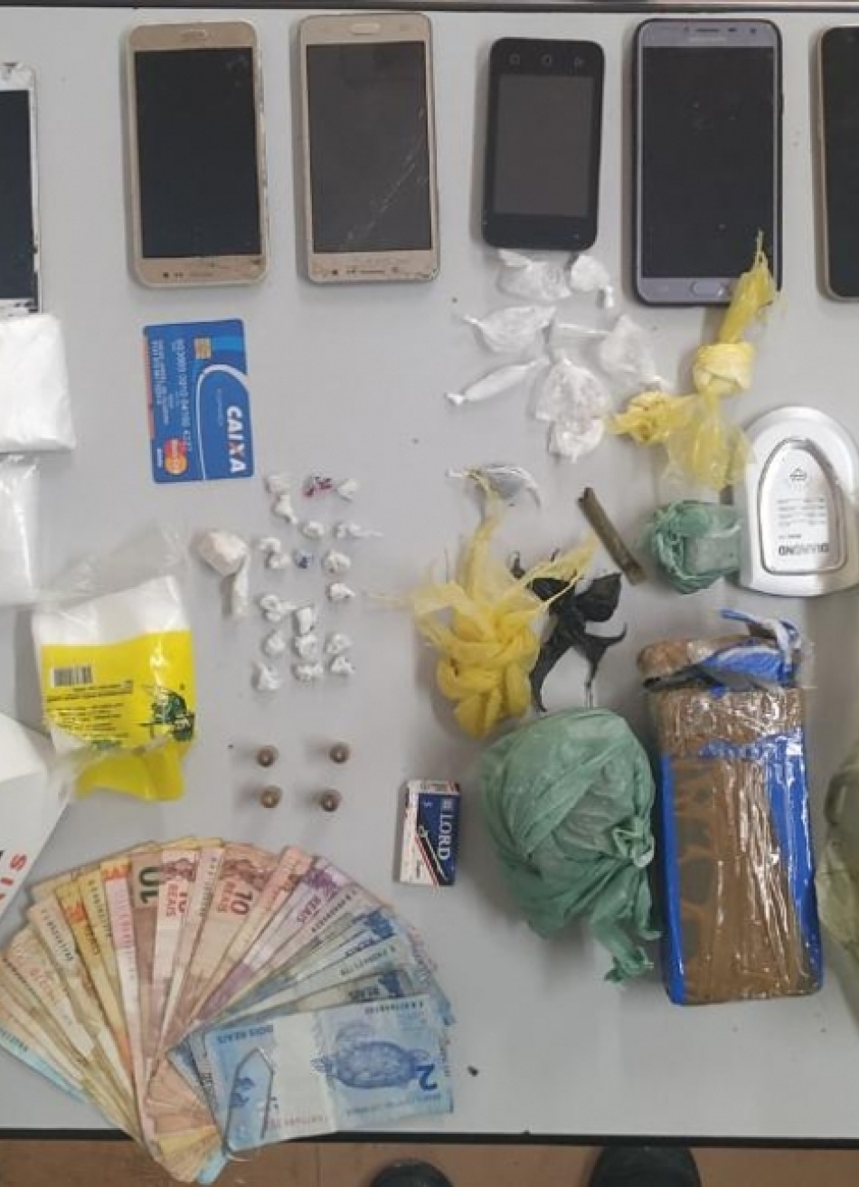 Polícia prende três pessoas em Itaúna por tráfico de drogas