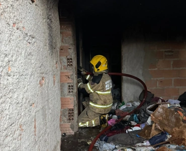 Incêndio em residência é controlado pelo corpo de Bombeiros de Pará de Minas.