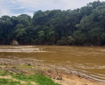 Corpo de jovem que se afogou no Rio Pará foi localizado nesta terça-feira pelo Corpo de Bombeiros