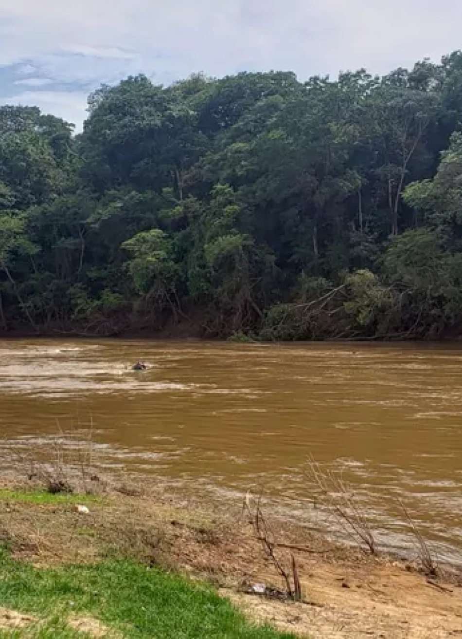 Corpo de jovem que se afogou no Rio Pará foi localizado nesta terça-feira pelo Corpo de Bombeiros