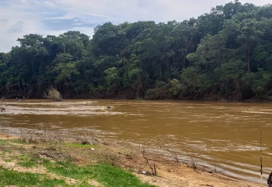 Corpo de jovem que se afogou no Rio Pará foi localizado nesta terça-feira pelo Corpo de Bombeiros