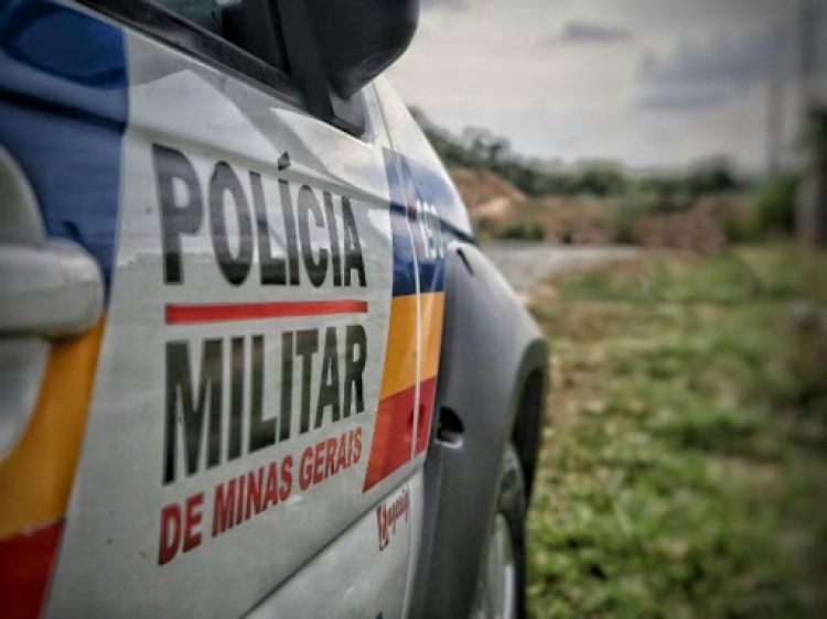 Após denúncia, Polícia Militar apreende quatro buchas de substância semelhante à maconha no bairro Padre Libério
